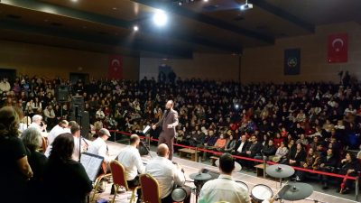 Susurluk’ta 2024 yılının son düzenlenen konserinde vatandaşlar halk türlüleriyle buluşturuldu.
