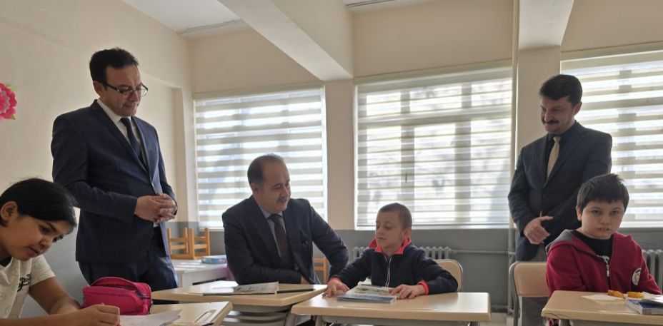 Bandırma Kaymakamı Engin Aksakal ve İlçe Milli Eğitim Müdürü Mutlu