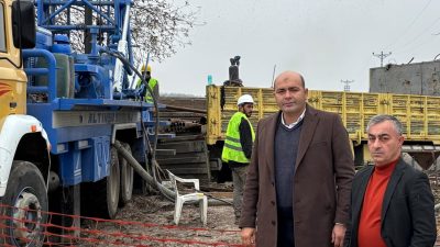 Manyas’ta başlatılan sondaj çalışmalarını yerinde inceleyen Belediye Başkanı Ahmet Duru,