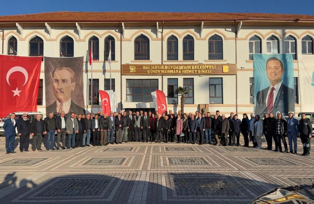 Büyükşehir, Bandırma ve Gönen’de muhtarları dinledi Kent yönetiminde muhtarlarla yakın temas halinde olan Balıkesir Büyükşehir Belediyesi’nin