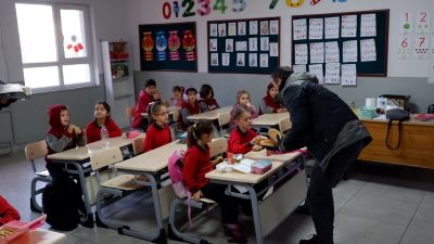Susurluk Belediye Başkanı Hakan Yıldırım Semizel, Yerli Malı Haftası’nda okul