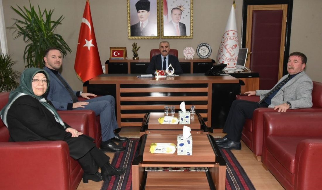 Susurluk’un eğitim faaliyetleri değerlendirildi Balıkesir İl Milli Eğitim Müdürü Murat Demir’i ziyaret eden Susurluk