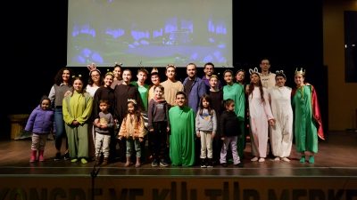 Susurluk’ta yetişkinlere ve çocuklara yönelik gerçekleştirilen tiyatro oyunları, izleyiciler tarafından