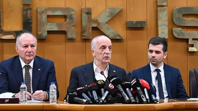 TÜRK-İŞ Başkanı Atalay: “Komisyondaki işçinin asgari ücret talebi 29 bin 583 liradır” Türkiye İşçi Sendikaları Konfederasyonu (TÜRK-İŞ) Genel Başkanı Ergün Atalay, “Asgari