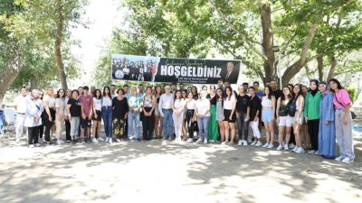 Burhaniye Belediyesi, üniversite öğrencilerine geri ödemesiz burs imkanı sağlıyor. 2024-2025