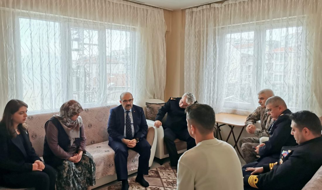 “Vali Ustaoğlu’ndan Marmara’da acılı aileye taziye ziyareti Balıkesir Valisi İsmail Ustaoğlu, Marmara Adası’nda meydana gelen heyelanda hayatını