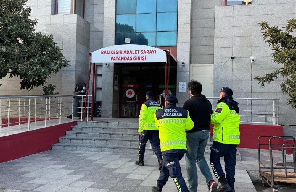Balıkesir’de FETÖ/PDY üyesi 1 kişi tutuklandı Karesi ‘de FETÖ/PDY silahlı terör örgütüne üye olmak suçundan aranan