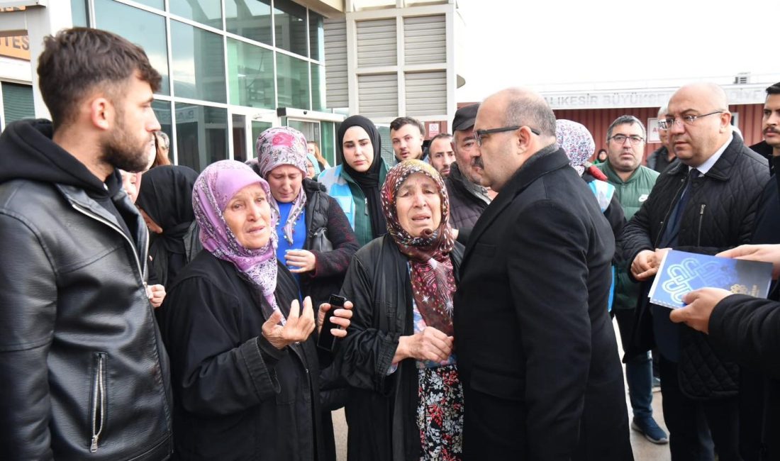 Vali Ustaoğlu: “Tüm imkânlar seferber edildi” Balıkesir Valisi İsmail Ustaoğlu, kazanın ardından olay yerine giderek süreci