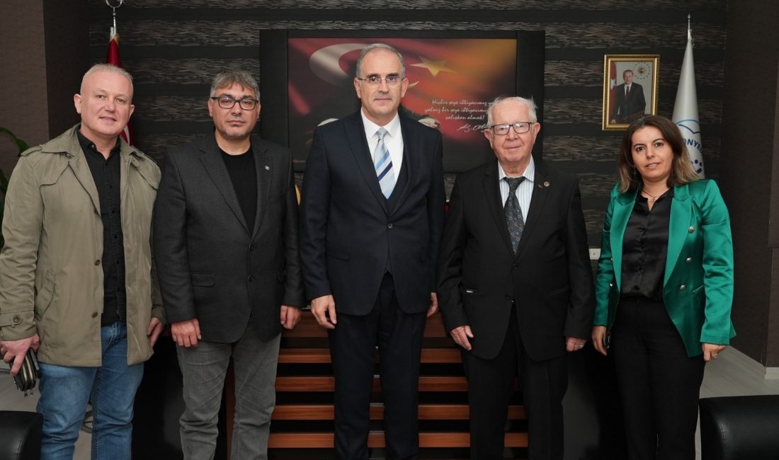 Yedikardeşler, BANÜ Rektörüne kulübün kuruluş tarihini anlattı Güney Marmara Teknoloji ve İnovasyon Derneği Başkanı Cem Aslan ve
