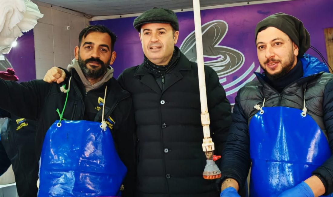 Balıkesir Büyükşehir Belediye Başkanı Ahmet Akın, Bandırma Balık Hali’ni ziyaret