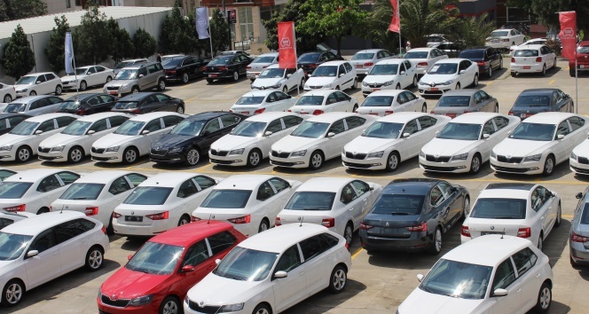 Ticaret Bakanlığı: “6 ay – 6 bin kilometre ve ilan kısıtlamalarının 6 ay süreyle 1 Temmuz 2025 tarihine kadar uzatılmasına karar verilmiştir” Ticaret Bakanlığı, yeni aracın ilk tescilden sonra 6 ay –