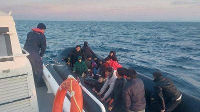 Yunanistan’ın Midilli Adası’na gitmek isteyen 16’ı çocuk, 31 düzensiz göçmen