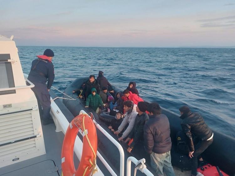 Ayvalık açıklarında 16’sı çocuk 31 göçmen kurtarıldı Yunanistan’ın Midilli Adası’na gitmek isteyen 16’ı çocuk, 31 düzensiz göçmen