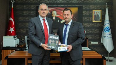 Bandırma Ülkü Ocakları Başkanı Rıdvan Öz ve yönetim kurulu üyeleri,