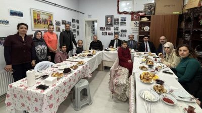 Erdek Kaymakamı Hasan Göç ve Belediye Başkanı Burhan Karışık, Engelliler
