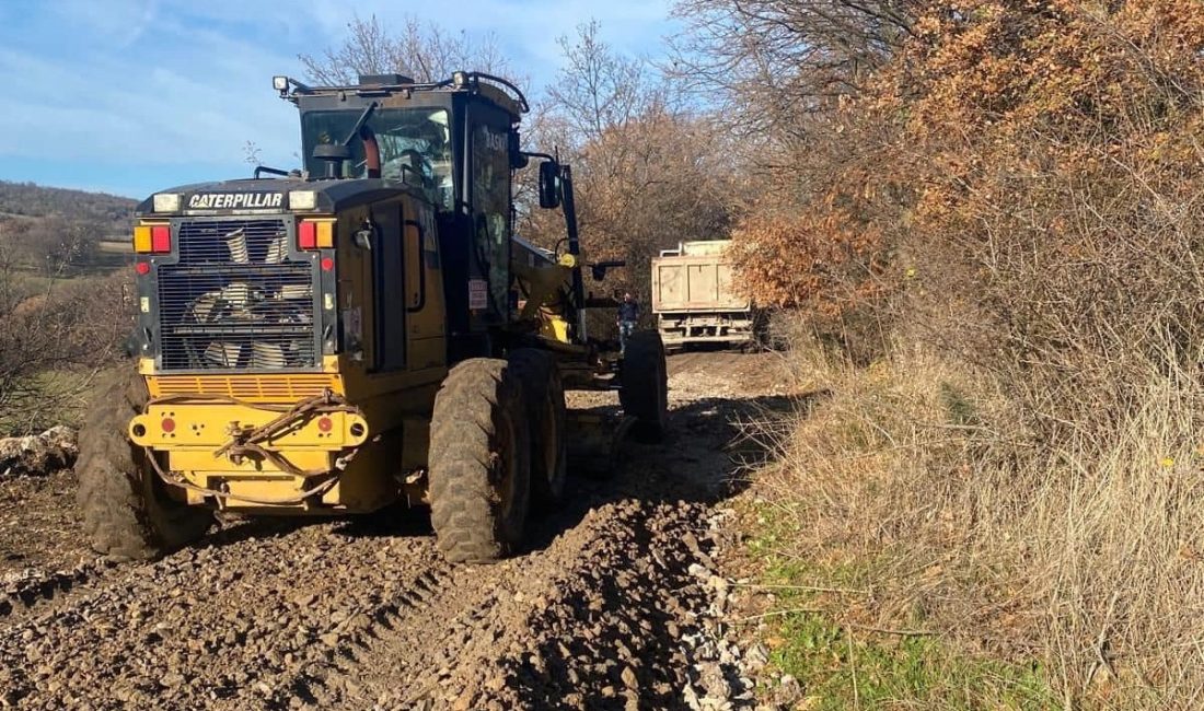 Gönen Belediyesi’nden tarla yollarına önemli dokunuş Sarıköy Mahallesi’nde tarla yolu tesviye çalışmalarına hız veren Gönen Belediyesi,