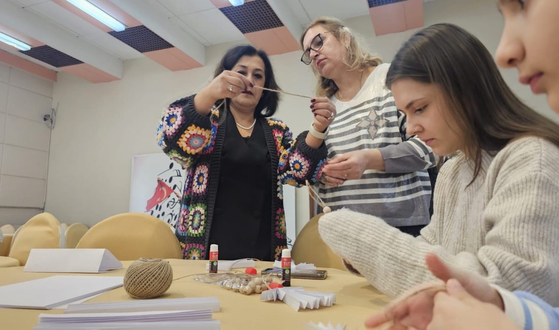 Bandırma Belediyesi, yeni yıl öncesinde “Yılbaşı Ağacı Süsleme Workshop’u” düzenleyerek