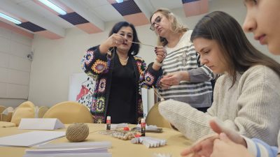 Bandırma Belediyesi, yeni yıl öncesinde “Yılbaşı Ağacı Süsleme Workshop’u” düzenleyerek