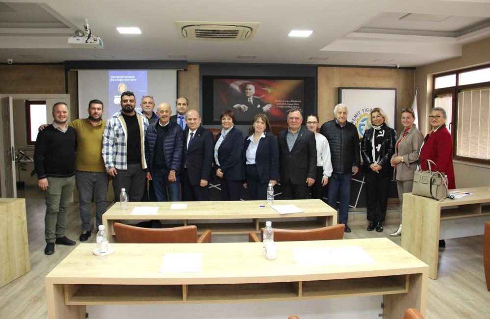 Edremit Ticaret Odası’ndan eğitim semineri Edremit Ticaret Odası üyelerine yönelik eğitim çalışmalarına aralıksız devam ediyor.