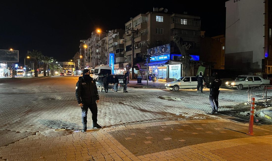 Edremit’te huzur uygulamasında 9 şüpheli yakalandı Edremit’te polis ekipleri tarafından gerçekleştirilen huzur ve güven uygulamasında çeşitli