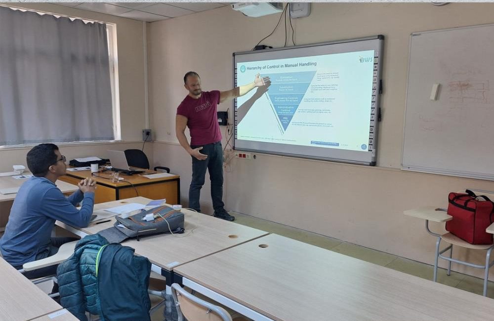 Rüzgar Enerjisinde ilk uluslararası kursiyer Balıkesir Üniversitesi Sürekli Eğitim Uygulama ve Araştırma Merkezi (BAÜNSEM), rüzgar