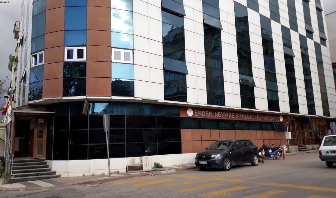 Erdek’te inşaat işçisi elektrik akımına kapılarak hayatını kaybetti Erdek’te meydana gelen iş kazasında, elektrik akımına kapılan 54 yaşındaki