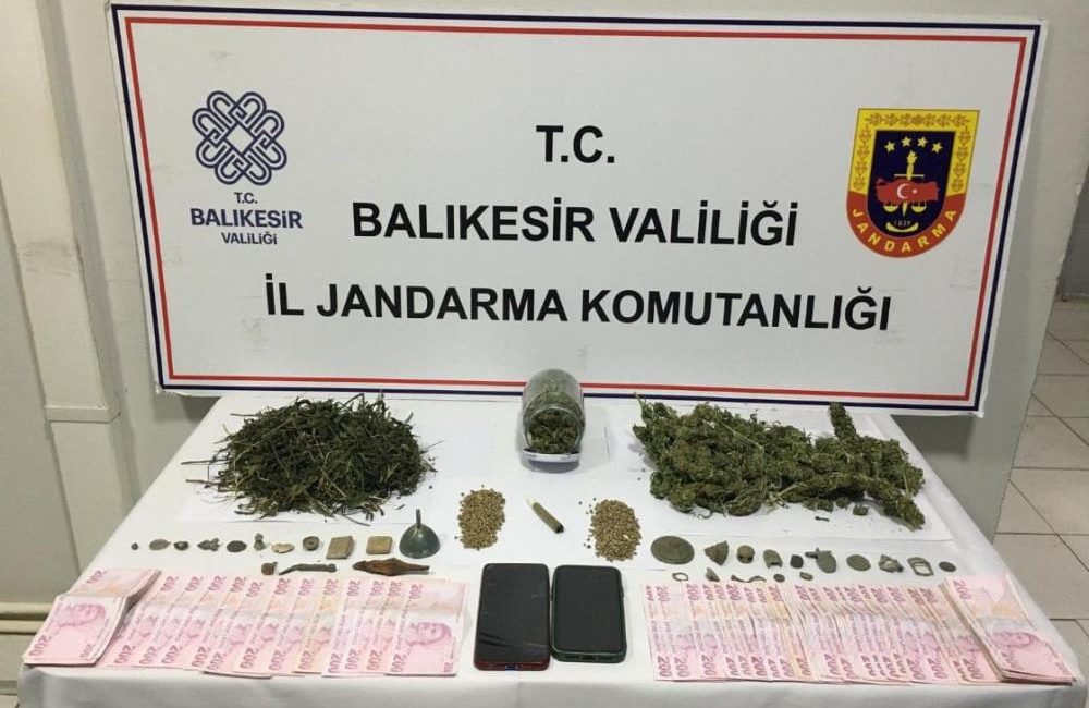 Balıkesir’de jandarma ekipleri 12 ilçede gerçekleştirdikleri uyuşturucu operasyonunda 4 bin