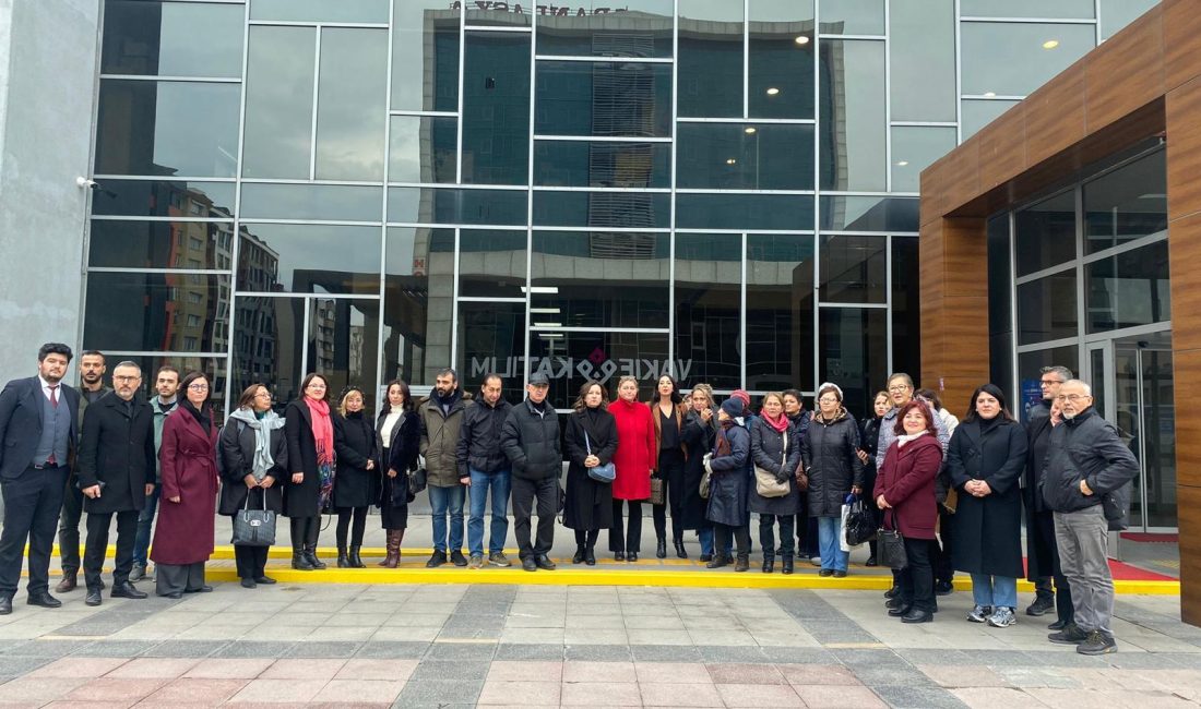 Bandırma CHP’de kadına yönelik şiddetti protesto edenlere disiplin şoku CHP’li Bandırma Belediyesi’nde mobbing ve sonrasında da şiddete maruz kaldığı