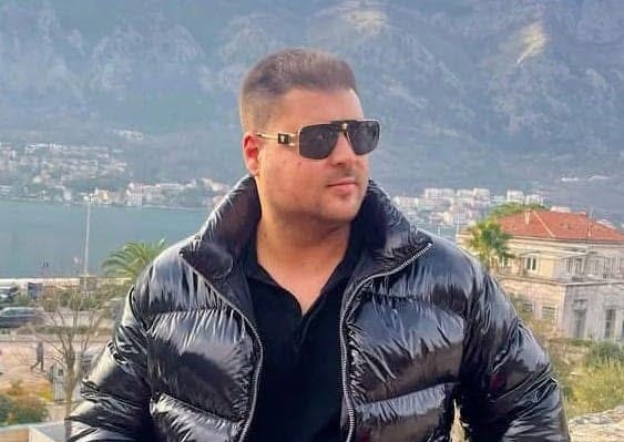 Erdek’te 3.kattan düşen genç adam hayatını kaybetti Erdek’te 3.kattaki balkondan düşen 28 yaşındaki genç hayatını kaybetti. Olay