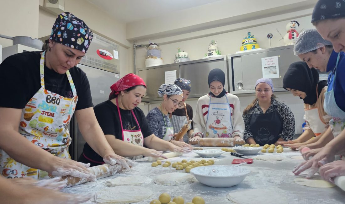 Bandırma Halk Eğitim Merkezi’nde düzenlenen pastacılık çırağı kursunda, geleneksel Türk