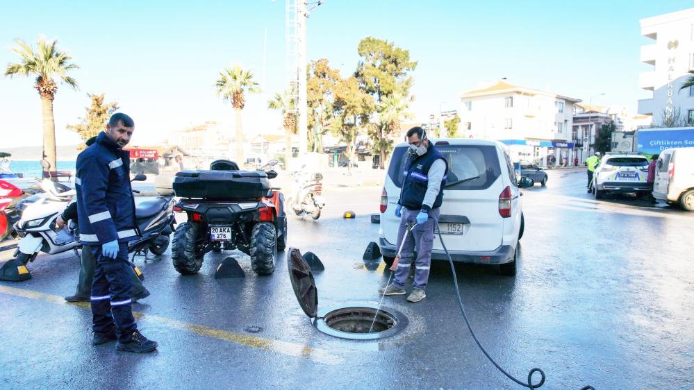 Ayvalık’ta kışlık ilaçlama çalışmaları yapıldı Ayvalık Belediyesi Veteriner İşleri Müdürlüğü “İlaçlama Birimi” ekipleri tarafından kışlık