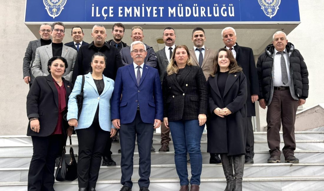 Erdek Belediye Başkanı Burhan Karışık ve Belediye Meclis Üyeleri, göreve
