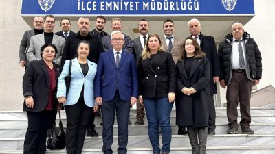 Erdek Belediye Başkanı Burhan Karışık ve Belediye Meclis Üyeleri, göreve