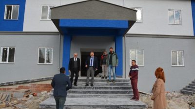 Edremit Kaymakamı Ahmet Odabaş yapımı devam eden okulların inşaatlarında incelemelerde