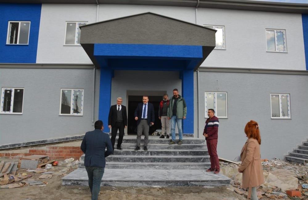 Kaymakam Odabaş’tan Avcılar ve Yolören okullarına ziyaret Edremit Kaymakamı Ahmet Odabaş yapımı devam eden okulların inşaatlarında incelemelerde