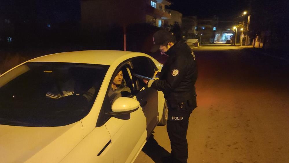 Balıkesir’de yeni yıla hazırlık mesaisi Balıkesir’de polis ekipleri yaklaşan yılbaşı öncesi denetimlerini artırdı. Suç ve