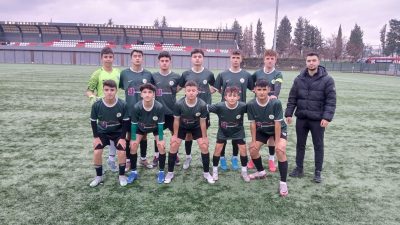 Kepsut Belediyespor ile karşı karşıya gelen Bandırma Etimaden Etispor takımı