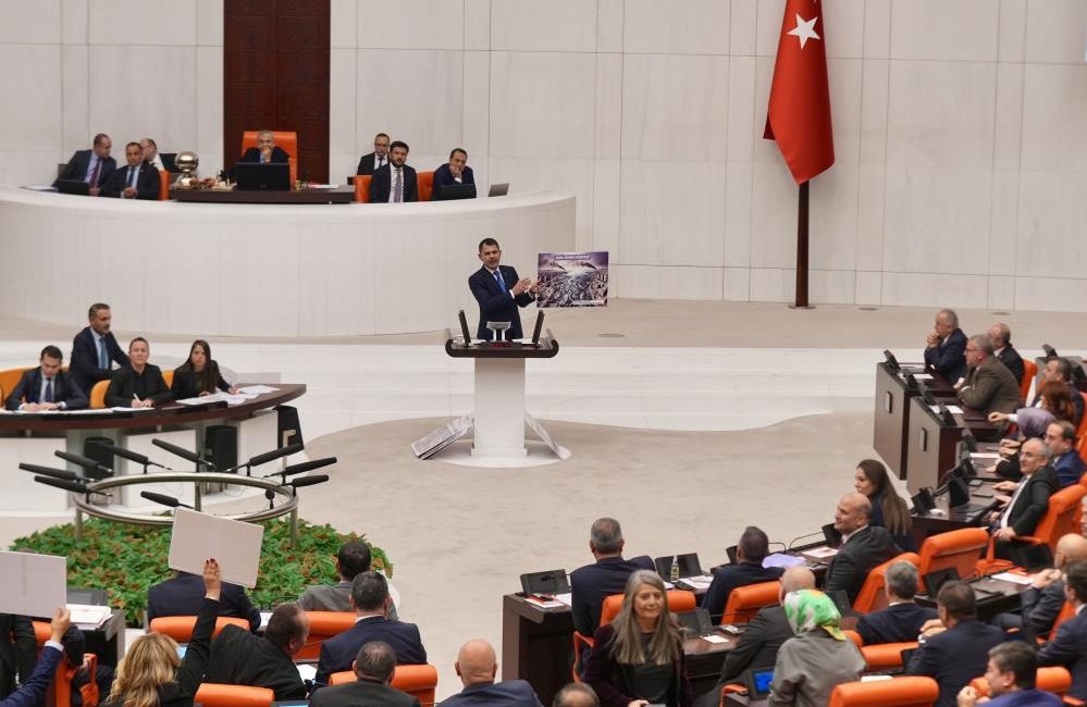 Bakan Kurum, TBMM’de 2025 Bütçe Görüşmeleri kapsamında sunum yaptı Çevre, Şehircilik ve İklim Değişikliği Bakanı Murat Kurum, “Şu an