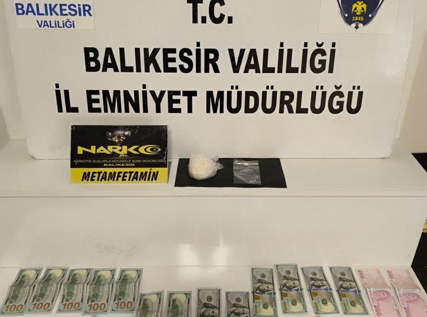 Balıkesir’de narkotik ekipleri tarafından yapılan operasyonda uyuşturucu madde ticareti yapan