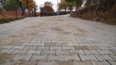 Ayvalık Belediyesi Fen İşleri Müdürlüğü ekipleri, acil yapılması gereken yolları