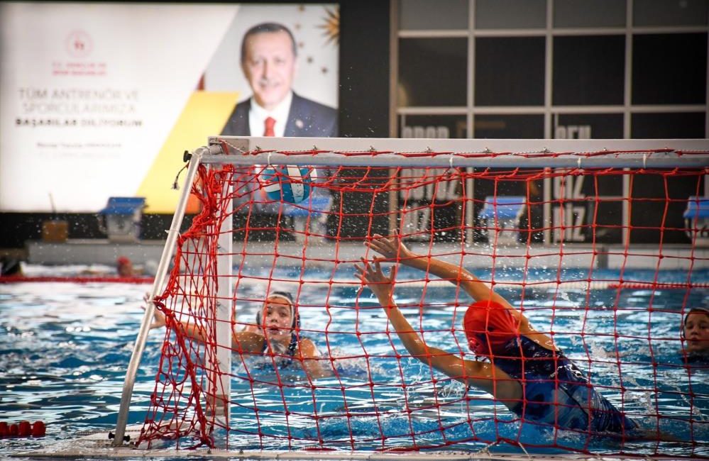 Kadınlar Türkiye Sutopu Şampiyonası Balıkesir’de başladı Balıkesir’de U14 ve U20 Kadınlar Türkiye Şampiyonası grup müsabakaları, Olimpik