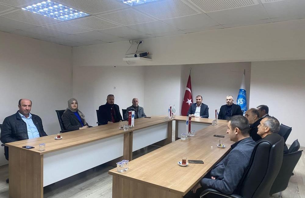 Başkan Aka, süt birliklerini ve hayvan kooperatiflerini dinledi Karesi AK Parti İlçe Başkanı Hakan Aka ve yönetim kurulu