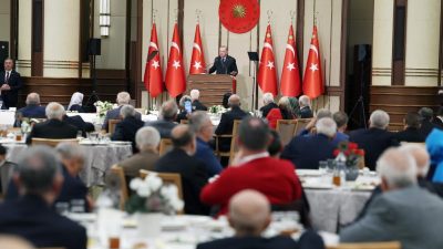 Cumhurbaşkanı Recep Tayyip Erdoğan, “Emeklilerin yaşadığı sıkıntıların bir kardeşiniz olarak