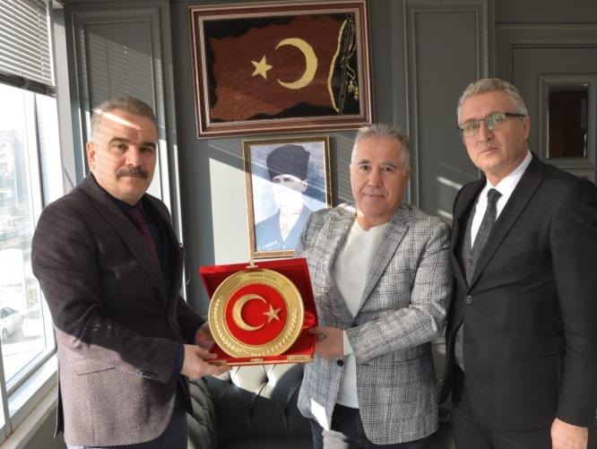 Eğitime katkı sunan işadamlarına teşekkür plaketi Edremit’te, eğitime katkıda bulunan işadamlarına teşekkür plaketi verildi. Edremit Kaymakamı