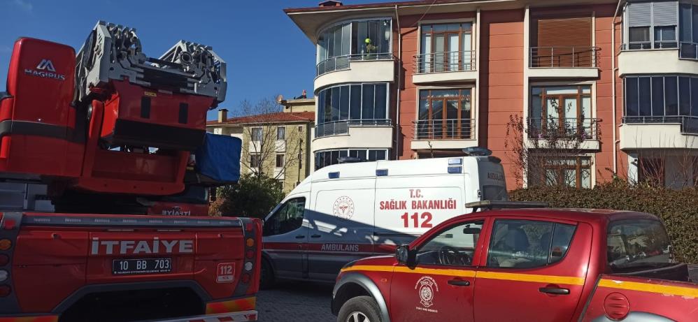 Evde çıkan yangın korkuttu Edremit’te çıkan ev yangınına Balıkesir Büyükşehir Belediyesi İtfaiyesi müdahale etti.