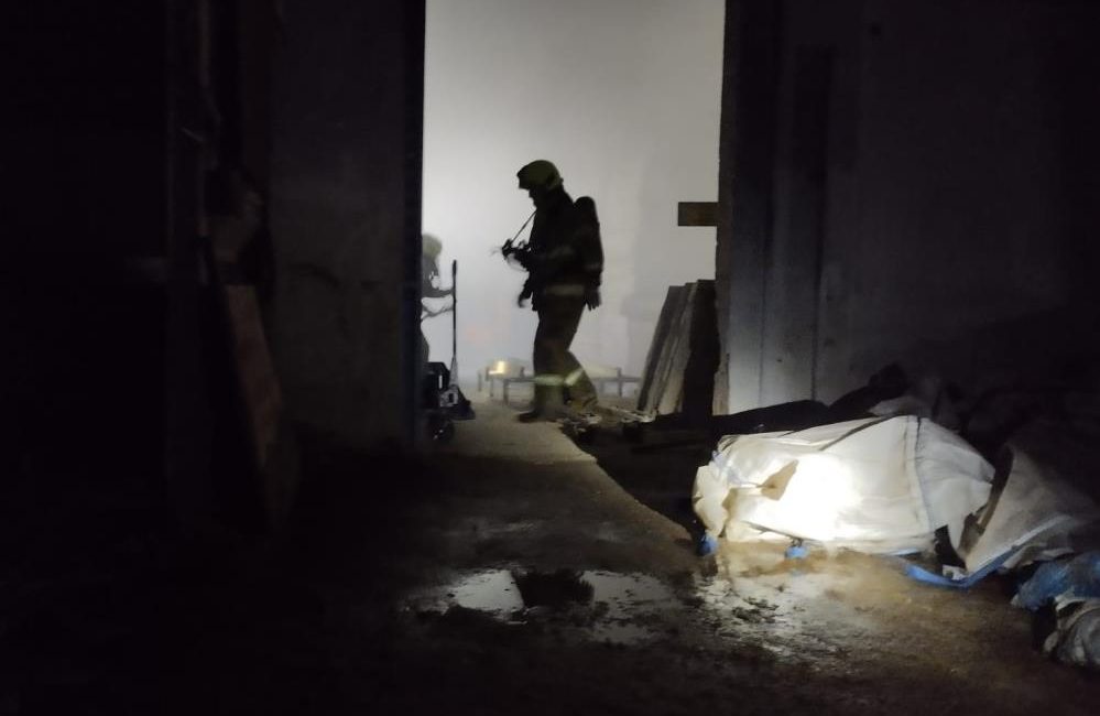 Bandırma’da palet imalathanesinde yangın çıktı 600 Evler Mahallesi Sanayi Sitesi 1352 Sokak adresindeki bir palet