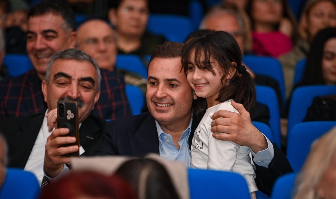 İzmir’de Balıkesir rüzgârı esti Balıkesir Büyükşehir Belediye Başkanı Ahmet Akın, İzmir Balıkesirliler Derneği’nin düzenlediği