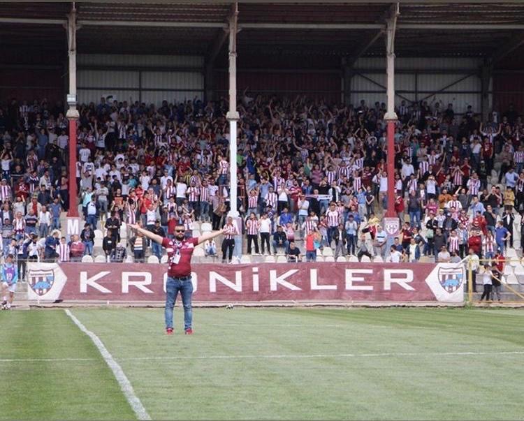Özgün Eren, Bandırmaspor Taraftarlar Derneği Başkanlığına aday Özgün Eren, Bandırmaspor Taraftarlar Derneği seçimlerinde aday olduğunu açıkladı. Bandırmaspor