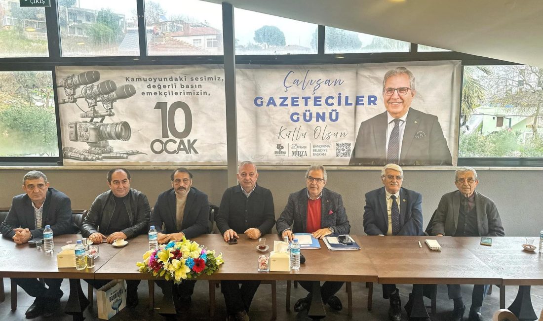 Bandırma basını Başkan Mirza’nın kahvaltı davetinde buluştu Bandırma Belediye Başkanı Dursun Mirza, 10 Ocak Çalışan Gazeteciler Günü