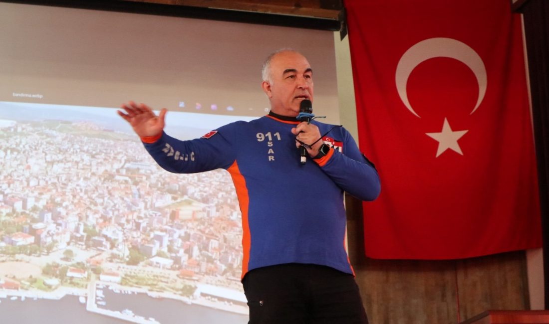 Bandırma’nın dar sokakları yangına müdahaleyi zorlaştırıyor Bandırma’da en dar sokaklarda bile yangın hidrantlarının olması gerektiğine dikkat